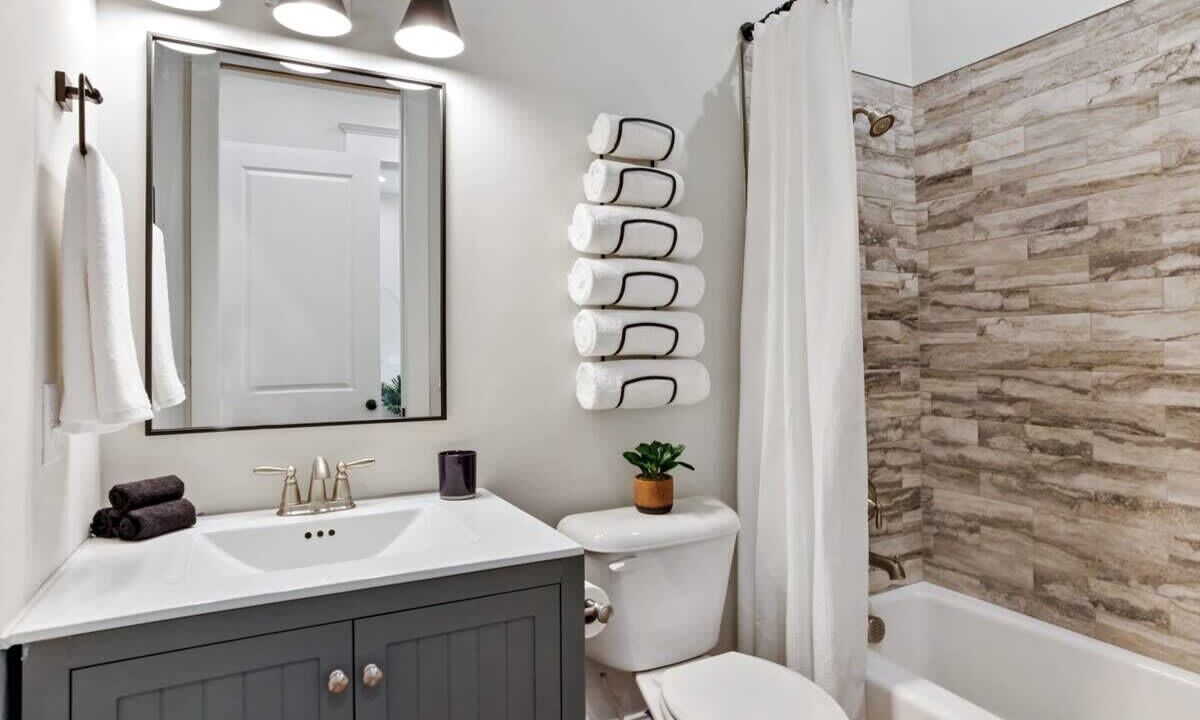 Photo of Bathroom in Whitemarsh Island