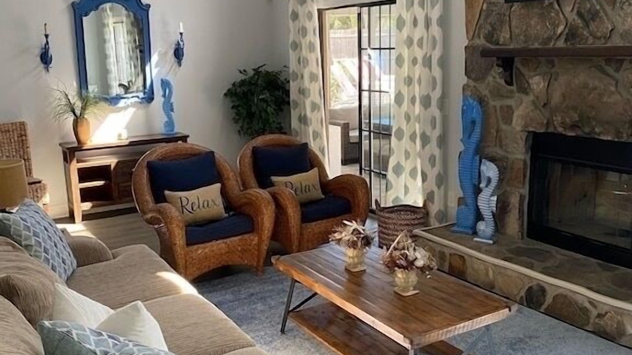 Photo of Livingroom in East Arlington