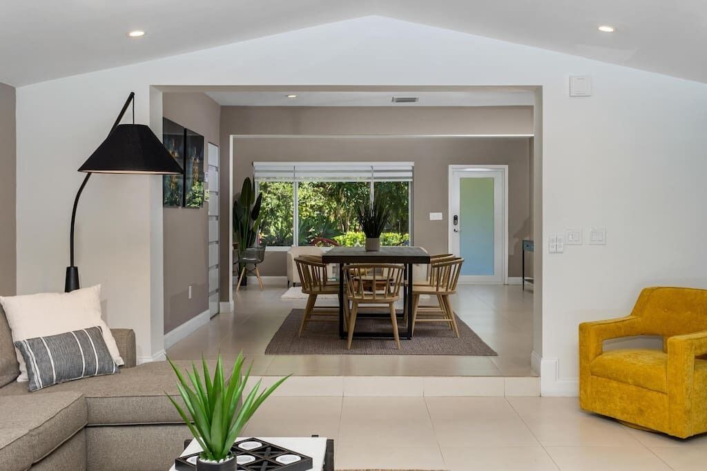 Photo of Livingroom in Biscayne Park