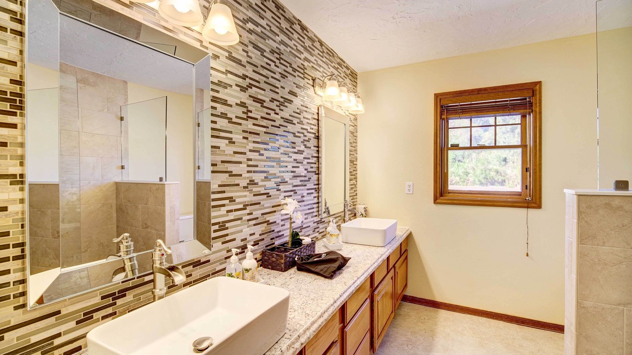 Photo of Bathroom in Tropic