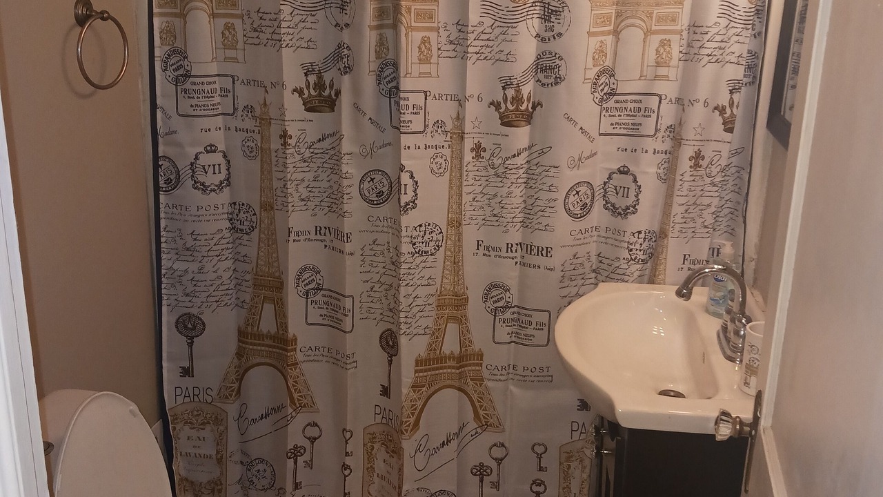 Photo of Bathroom in Midfield