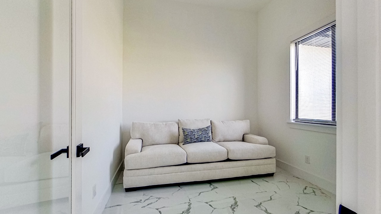 Photo of Livingroom in Diplomat