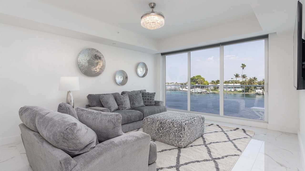 Photo of Livingroom in Island Estate