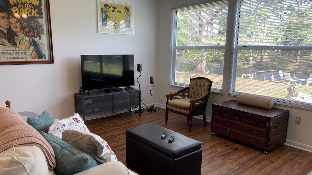 Photo of Livingroom in Sylvan Shores