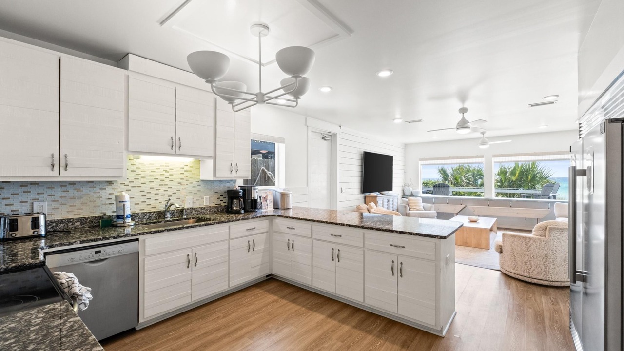 Photo of Kitchen in Laguna Beach Estates