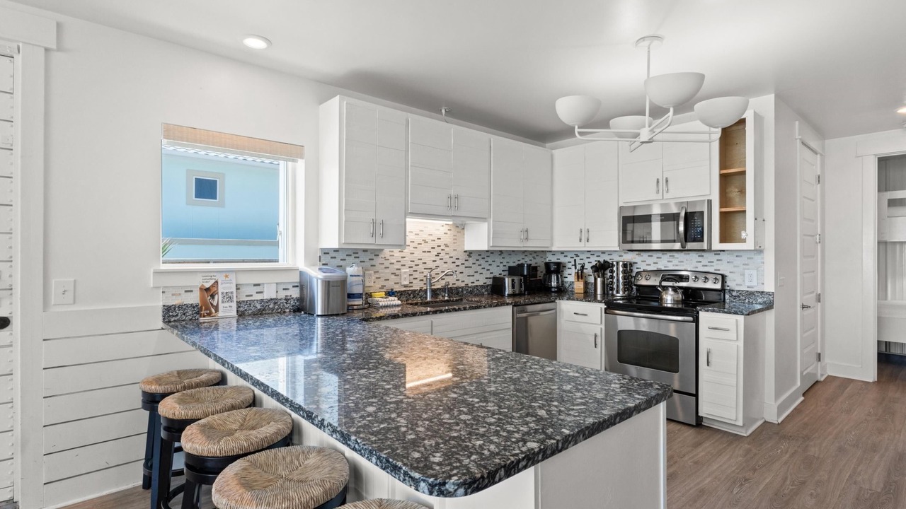 Photo of Kitchen in Laguna Beach Estates