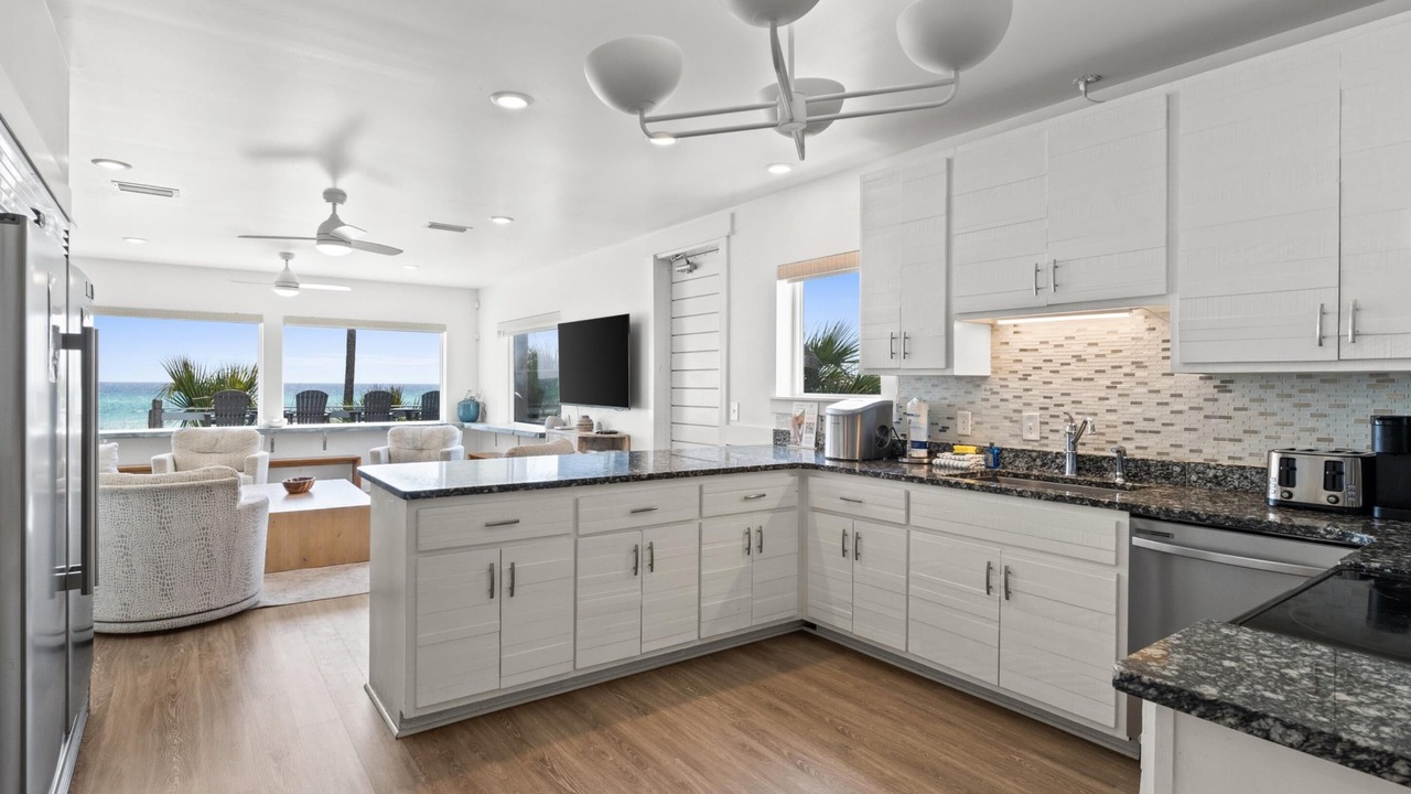 Photo of Kitchen in Laguna Beach Estates