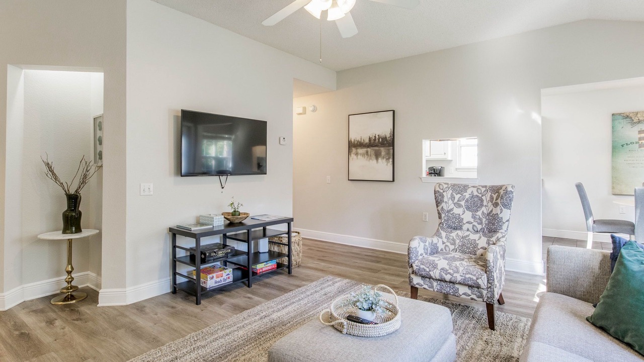 Photo of Livingroom in Ferry Pass