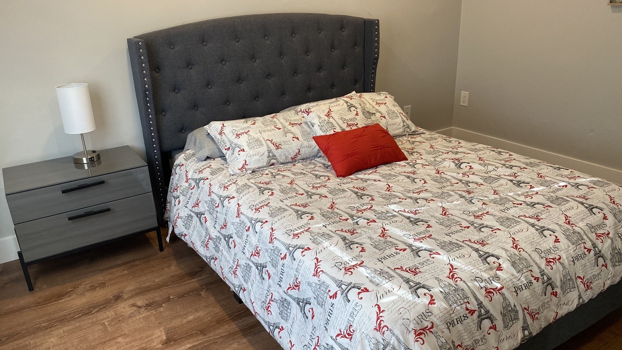 Photo of Bedroom in Ludlam