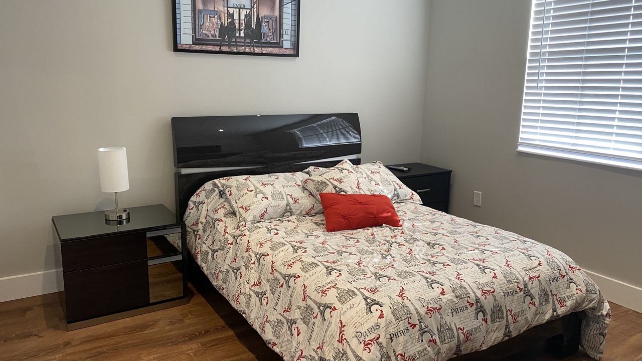 Photo of Bedroom in Ludlam