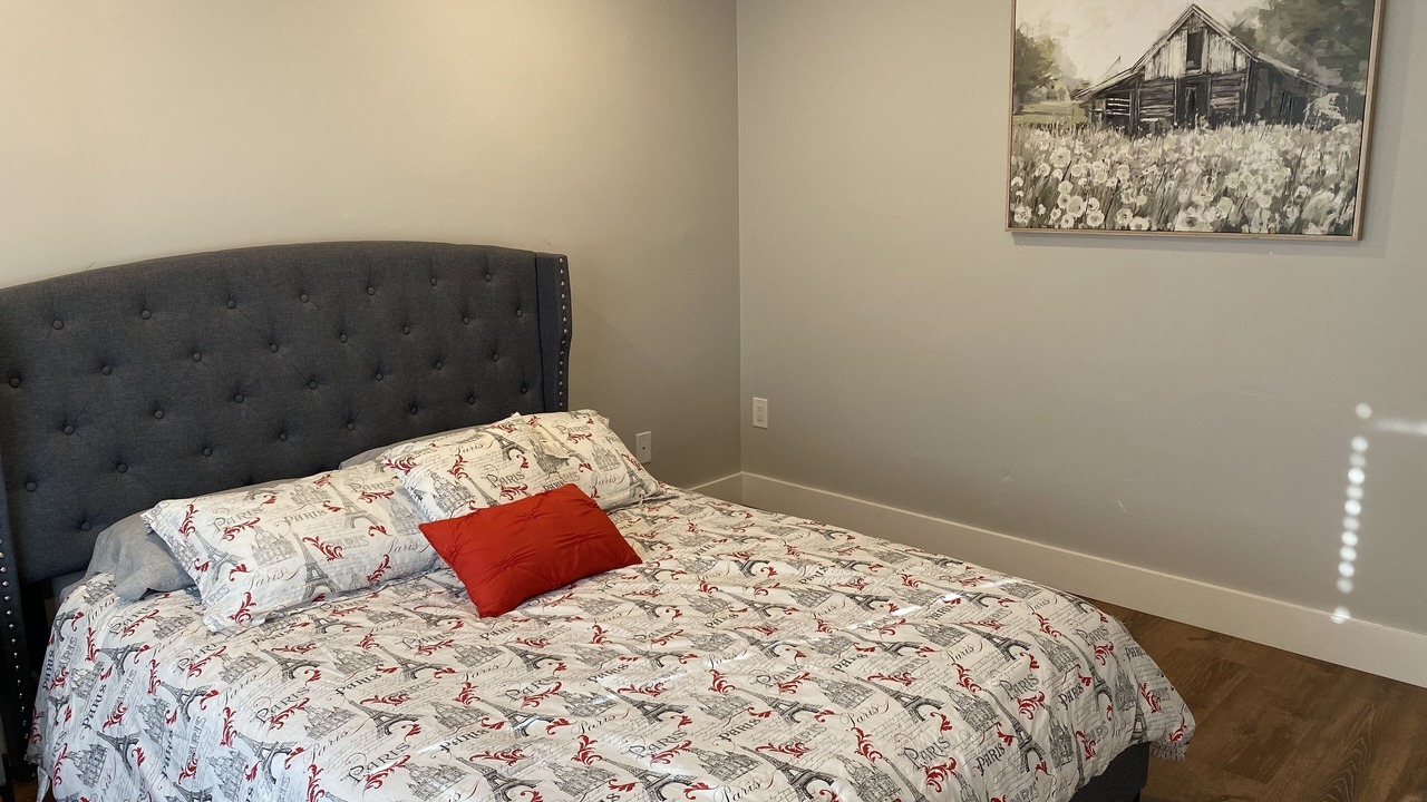 Photo of Bedroom in Ludlam