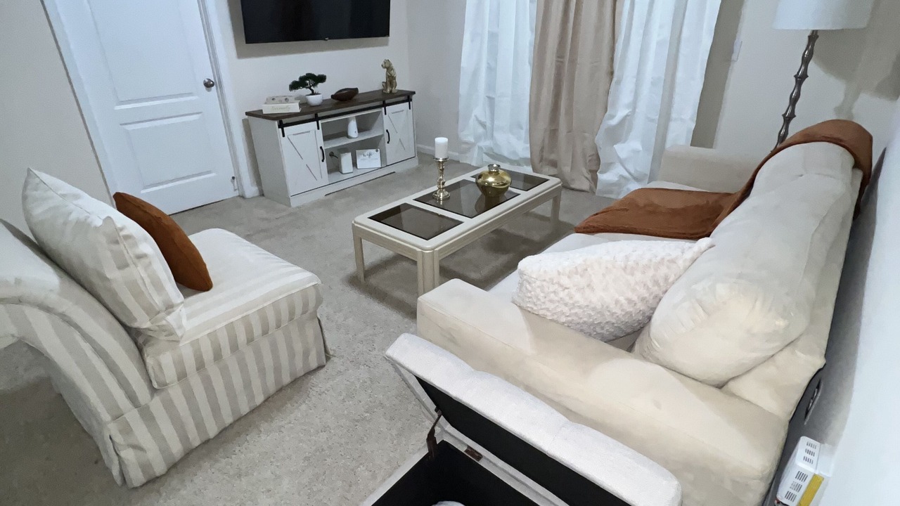 Photo of Livingroom in Baymeadows