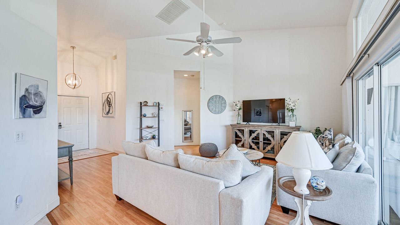 Photo of Livingroom in Falcons Glen