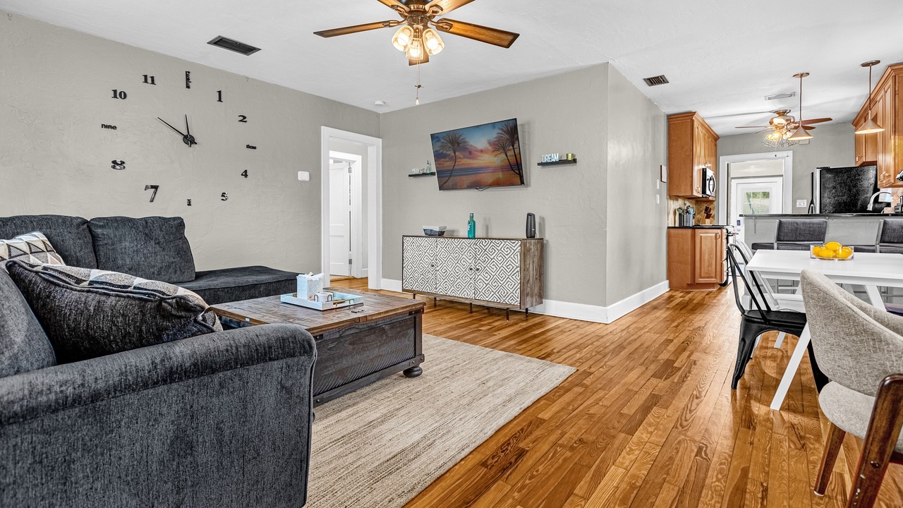 Photo of Livingroom in Wadeview Park