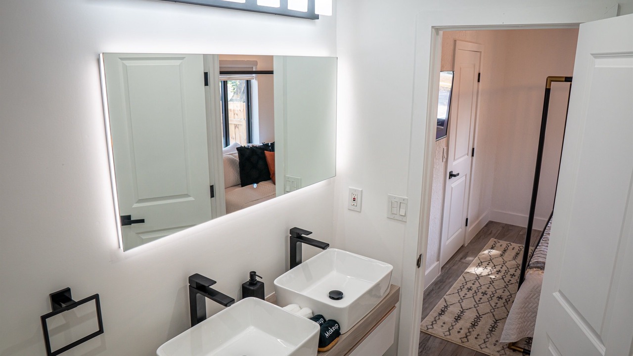 Photo of Bathroom in Golden Glades