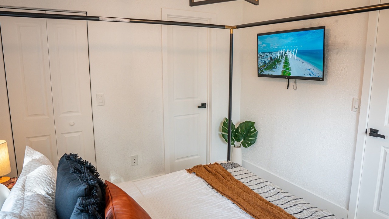 Photo of Bedroom in Golden Glades
