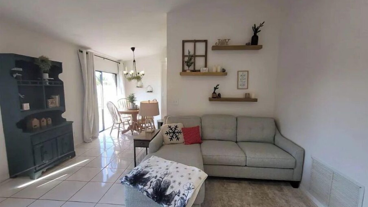 Photo of Livingroom in Royal Palm Beach