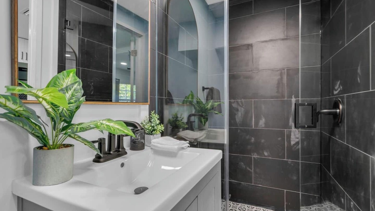 Photo of Bathroom in Allapattah