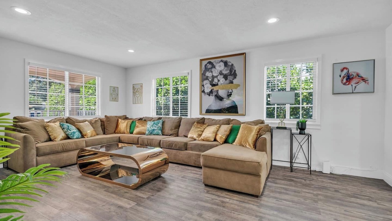 Photo of Livingroom in Allapattah