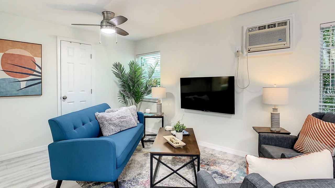 Photo of Livingroom in Historic Uptown
