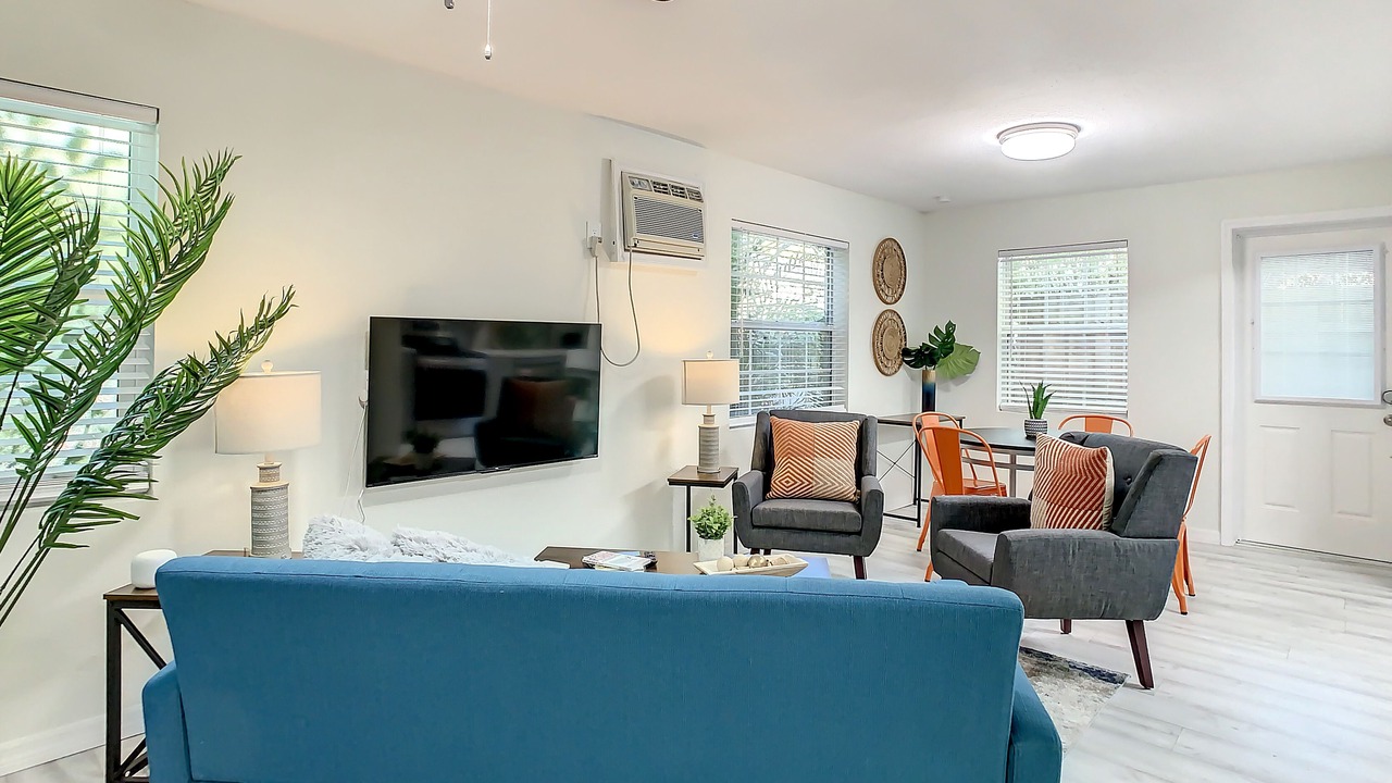 Photo of Livingroom in Historic Uptown