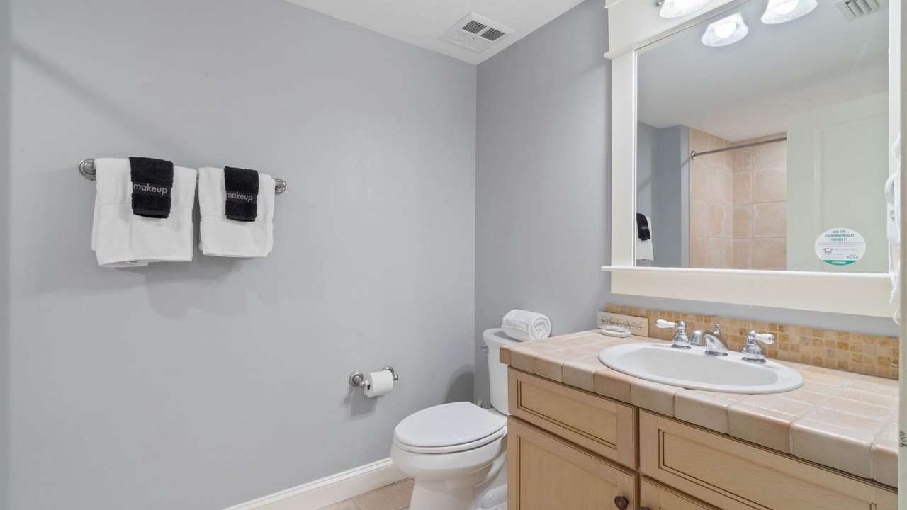 Photo of Bathroom in Baytowne Wharf
