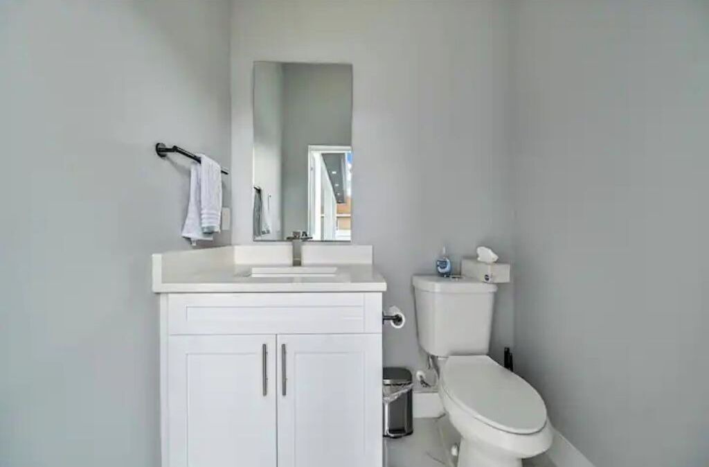 Photo of Bathroom in Diplomat