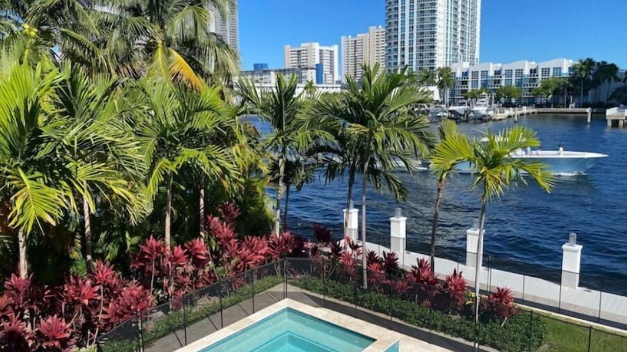 Photo of Outdoor in Hallandale Beach