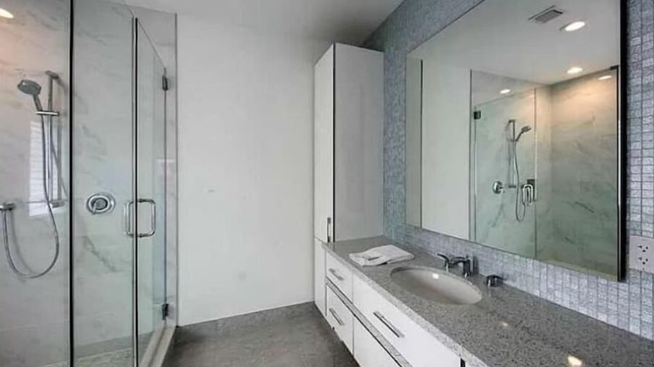 Photo of Bathroom in Hallandale Beach