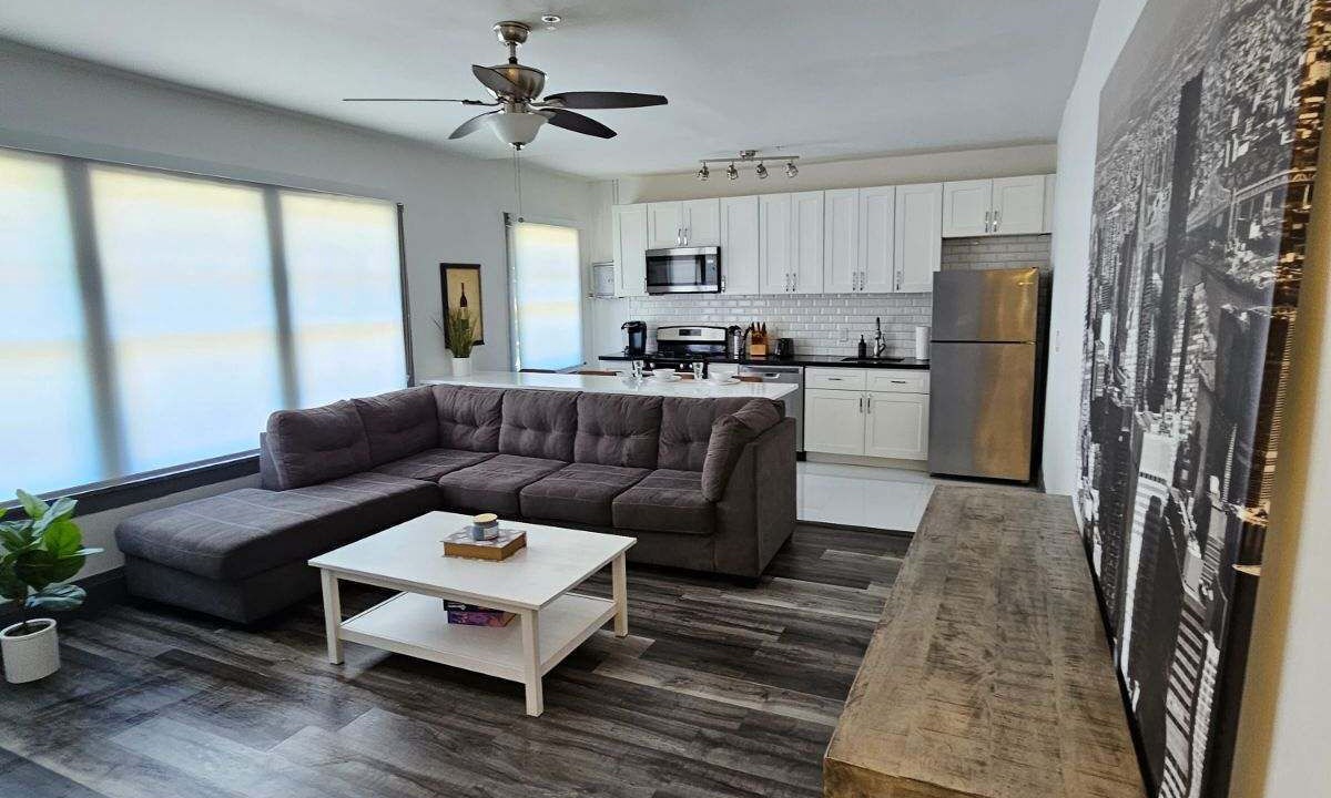 Photo of Livingroom in Sailboat Bend