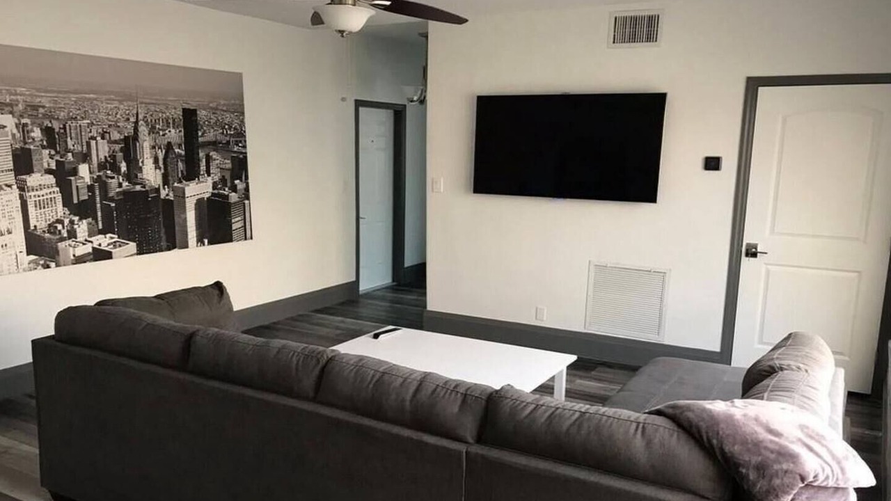 Photo of Livingroom in Sailboat Bend