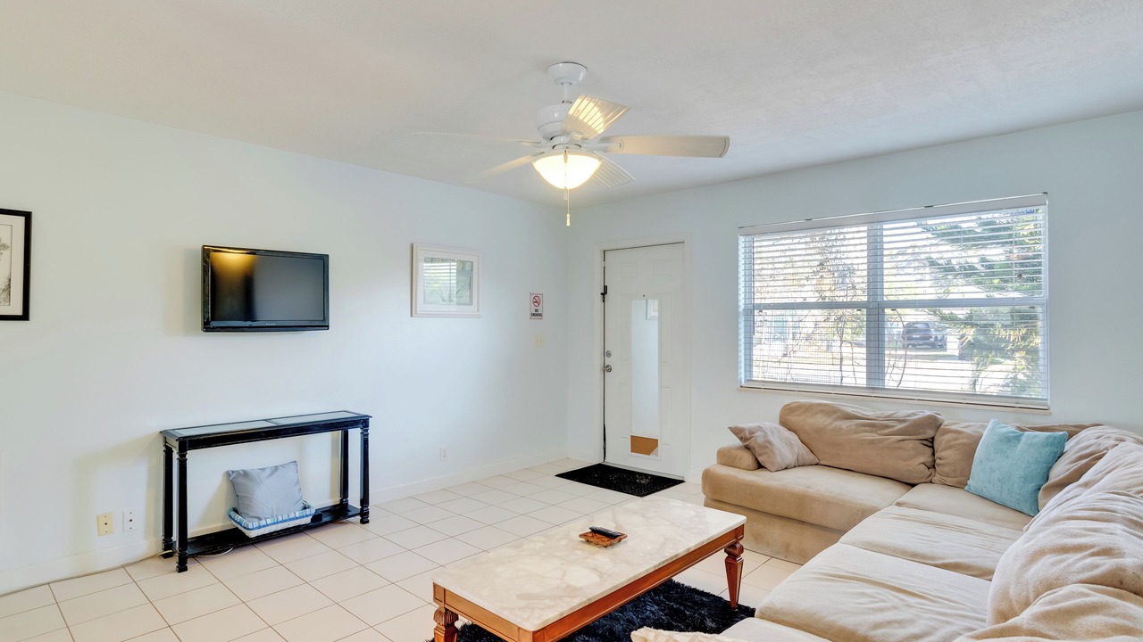 Photo of Livingroom in North River Shores