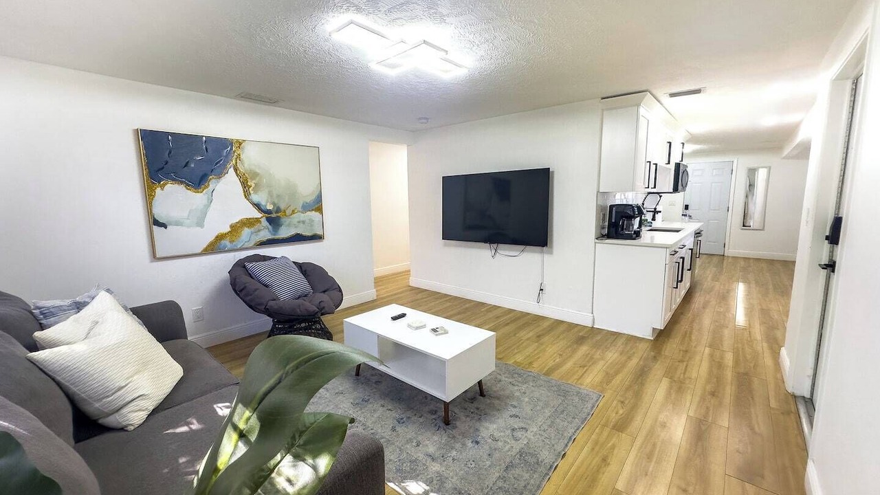 Photo of Livingroom in Egypt Lake-Leto
