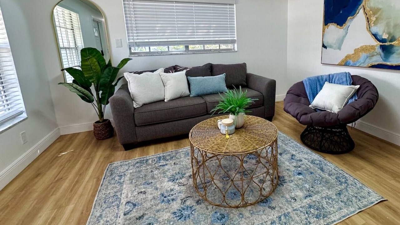 Photo of Livingroom in Egypt Lake-Leto