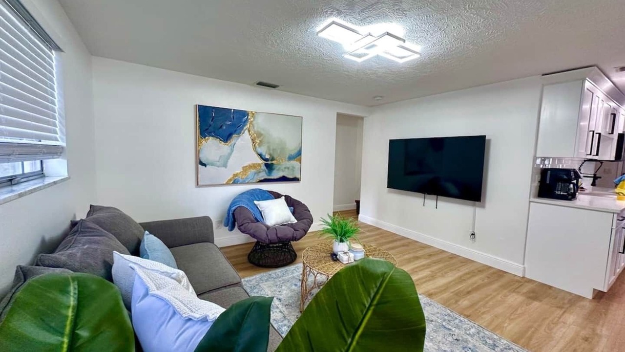 Photo of Livingroom in Egypt Lake-Leto