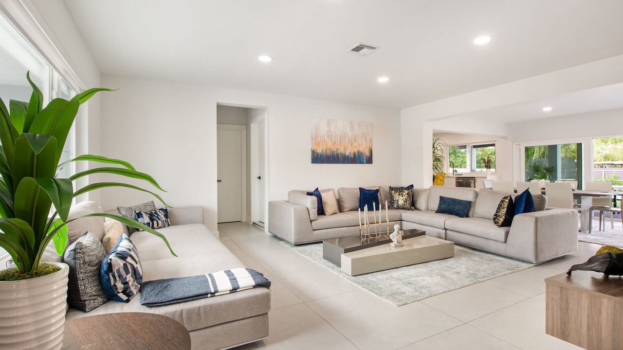 Photo of Livingroom in Ludlam