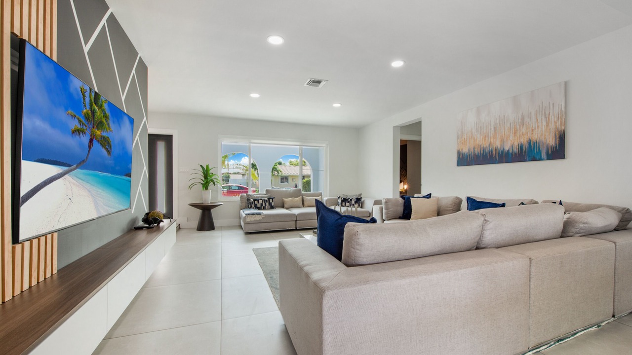 Photo of Livingroom in Ludlam