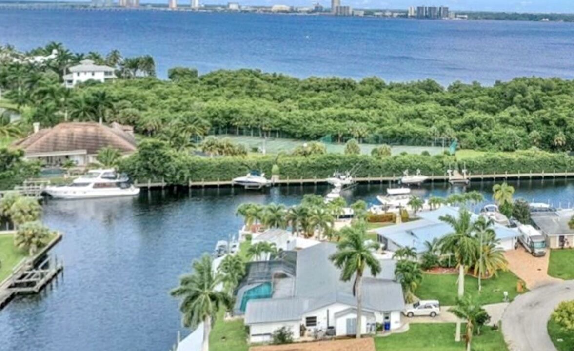 Photo of Outdoor in Lochmoor Waterway Estates