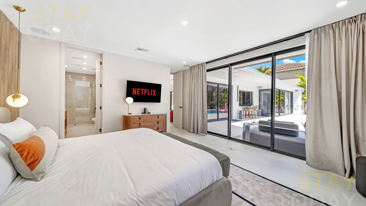 Photo of Bedroom in Hallandale Beach
