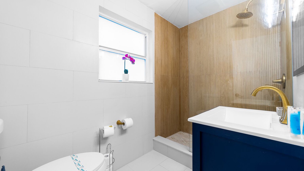 Photo of Bathroom in Coral Ridge