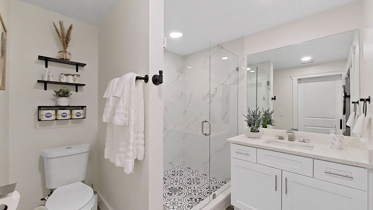 Photo of Bathroom in Pinecrest West Park