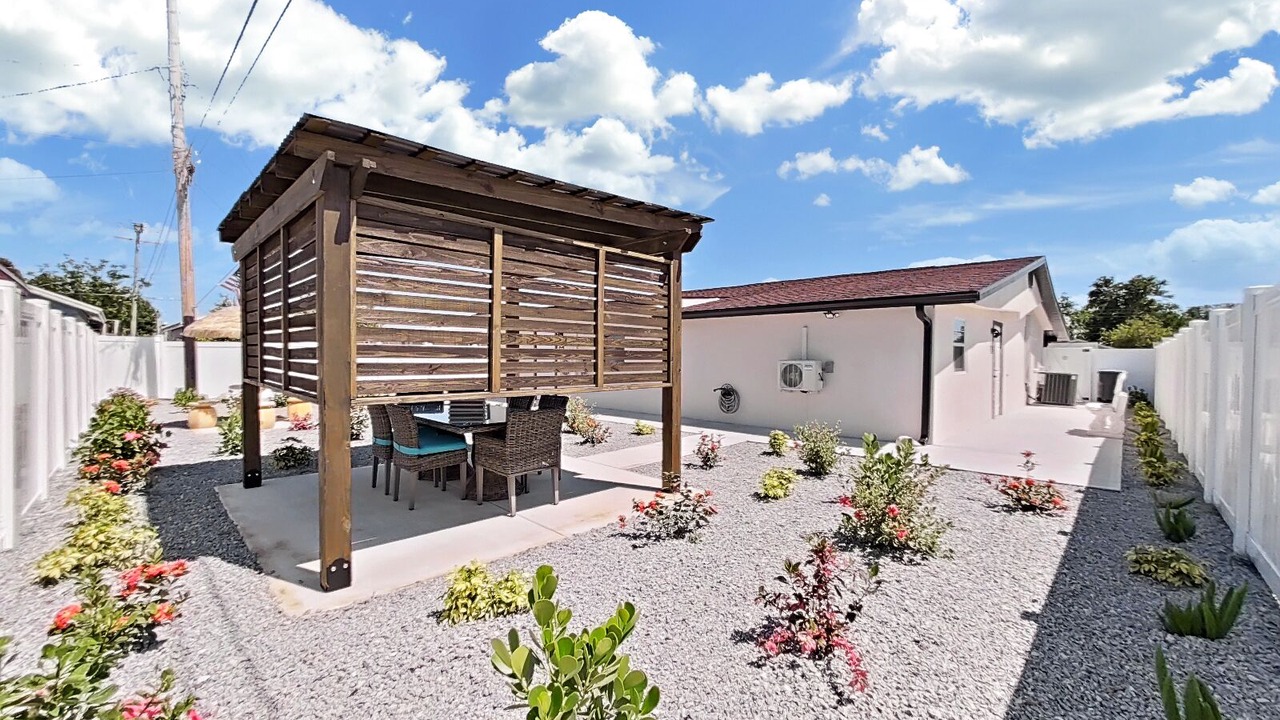 Photo of Outdoor in Pinecrest West Park
