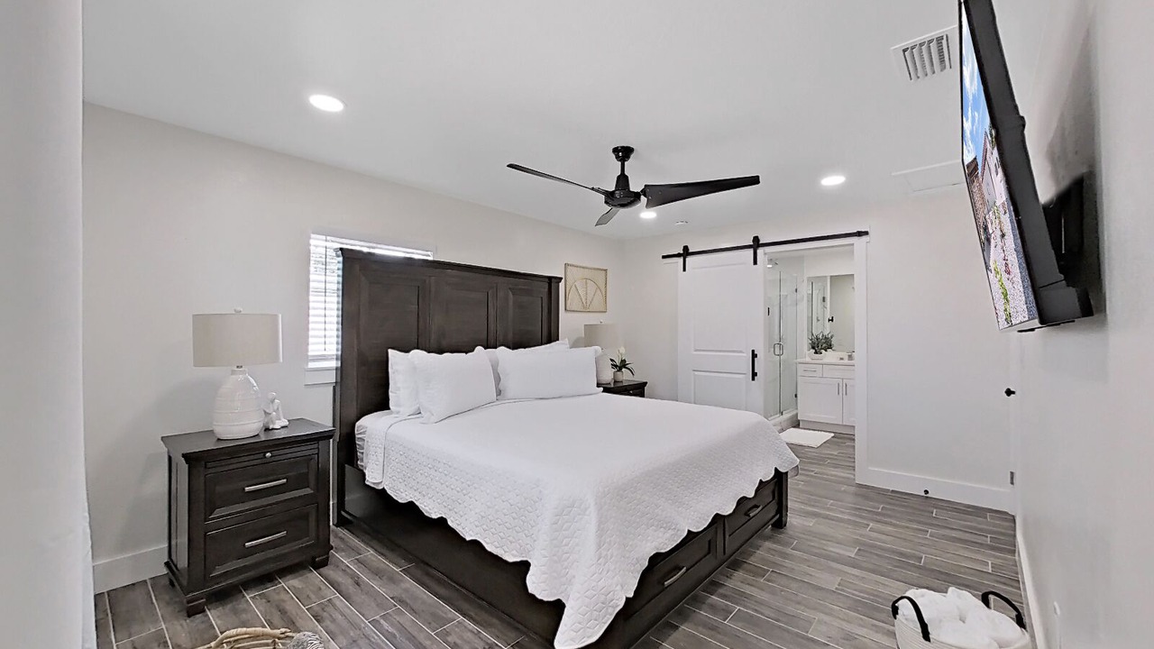 Photo of Bedroom in Pinecrest West Park