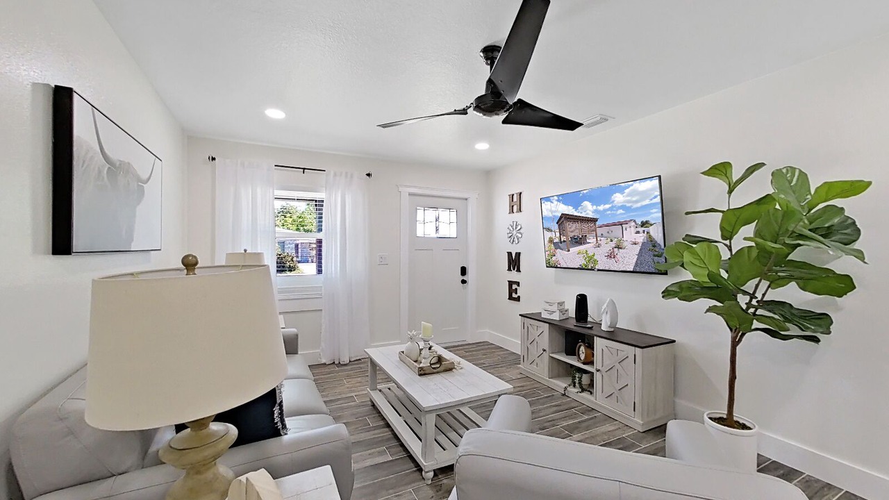Photo of Livingroom in Pinecrest West Park