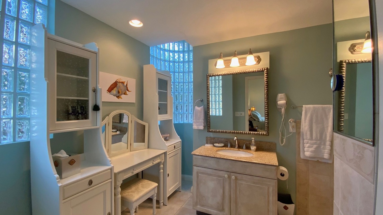 Photo of Bathroom in Venetian Shores