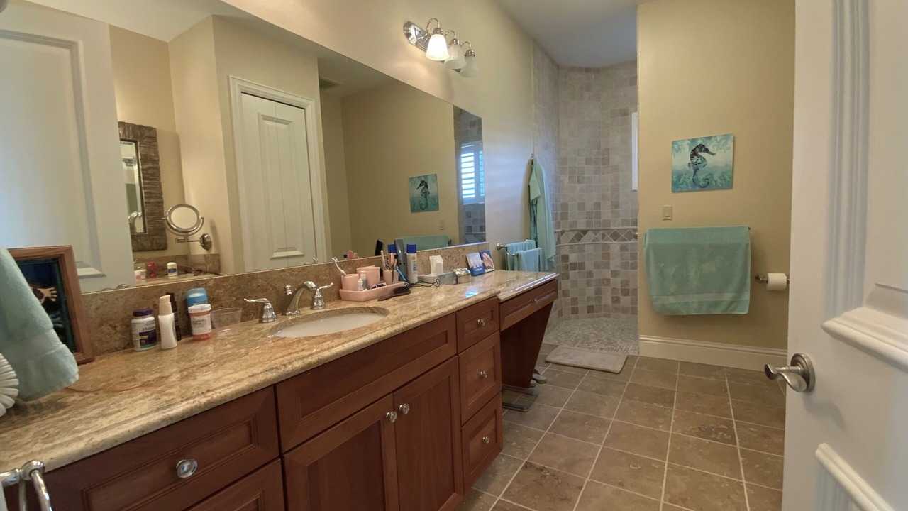 Photo of Bathroom in Venetian Shores