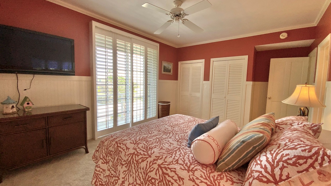 Photo of Bedroom in Venetian Shores
