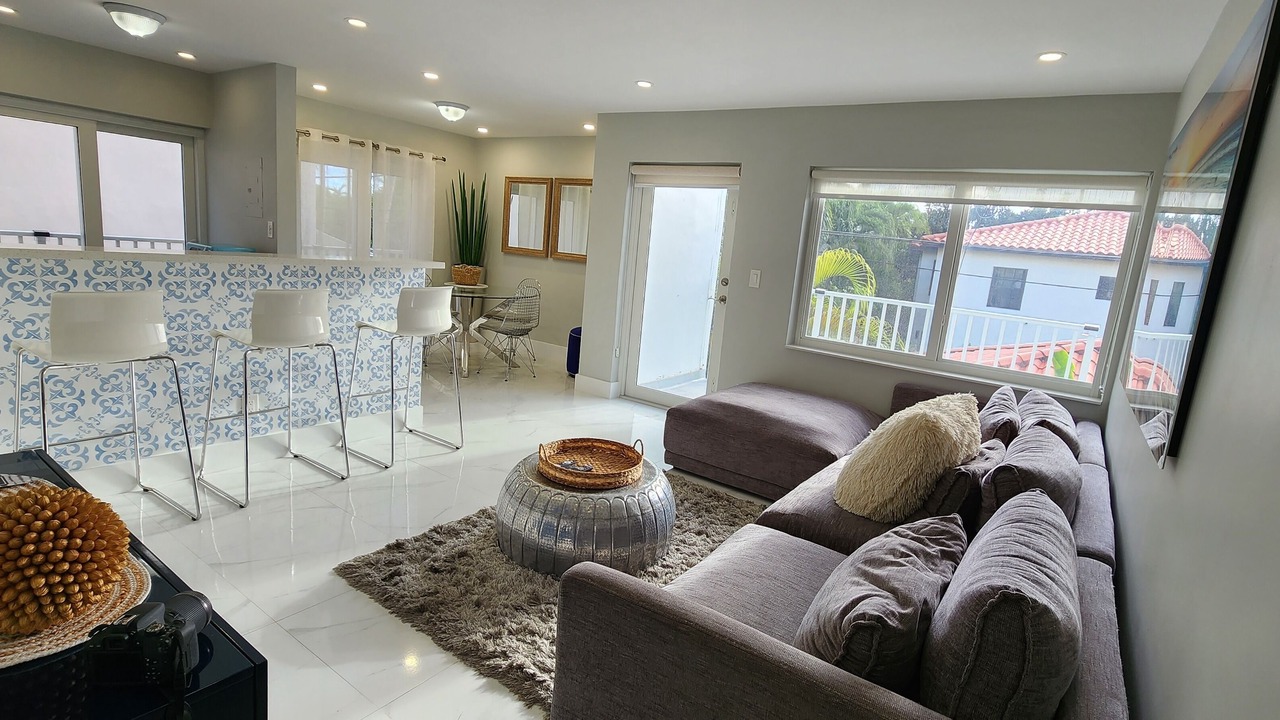 Photo of Livingroom in Surfside