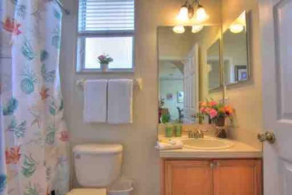 Photo of Bathroom in Trafalgar Village