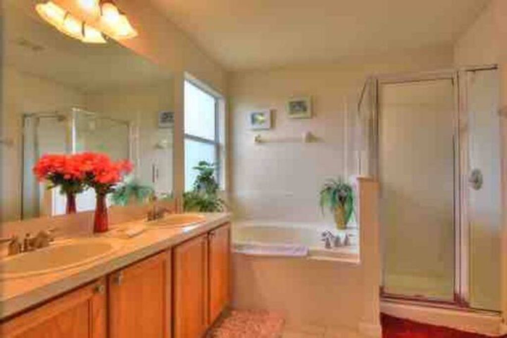 Photo of Bathroom in Trafalgar Village